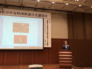 富坂先生の講演の模様。