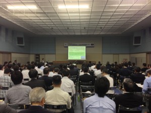 政策提案会のプレゼン中。熱い想いが伝わってきました。
