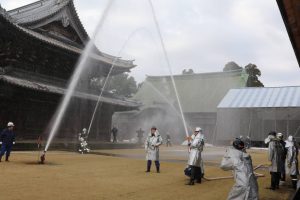 国宝瑞龍寺での防火訓練