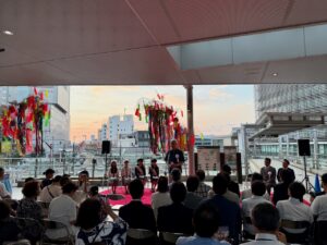 オープニングでの七夕まつり実行委員・会塩谷会長のあいさつ