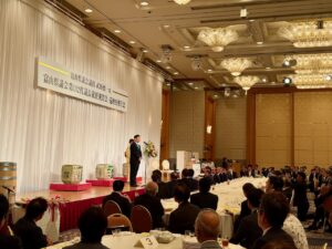 謝辞のあいさつをされる武田慎一議長