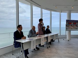 道の駅雨晴での制作発表会。天気が良かったら最高だったのですが・・・
