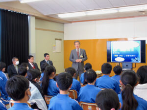 万葉小学校で講師をさせていただきました