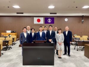 仙台市役所での研修の後、庁舎建設のため仮設の議場を見学
